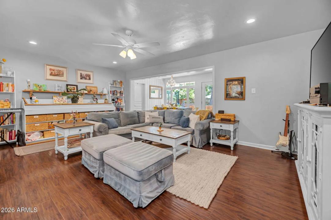 Real Estate Picture 6