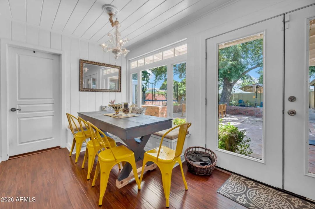 Real Estate Picture 8