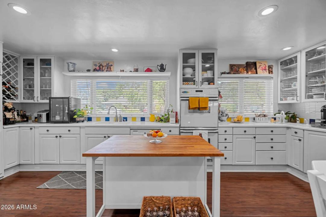 Real Estate Picture 9