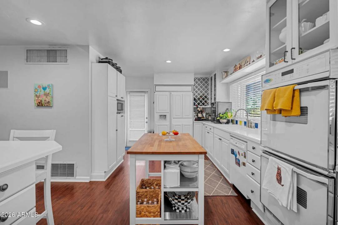 Real Estate Picture 12