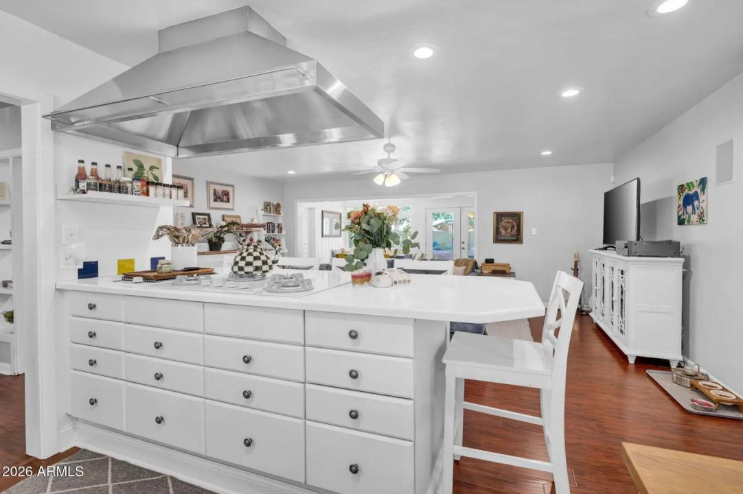 Real Estate Picture 14