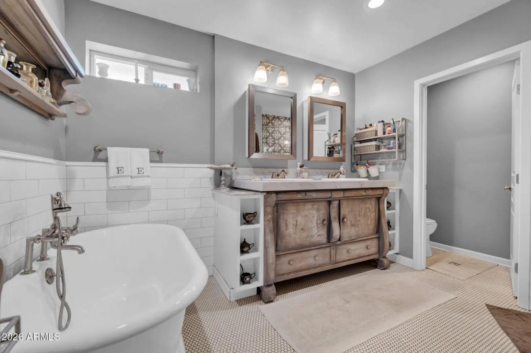 Real Estate Picture 18