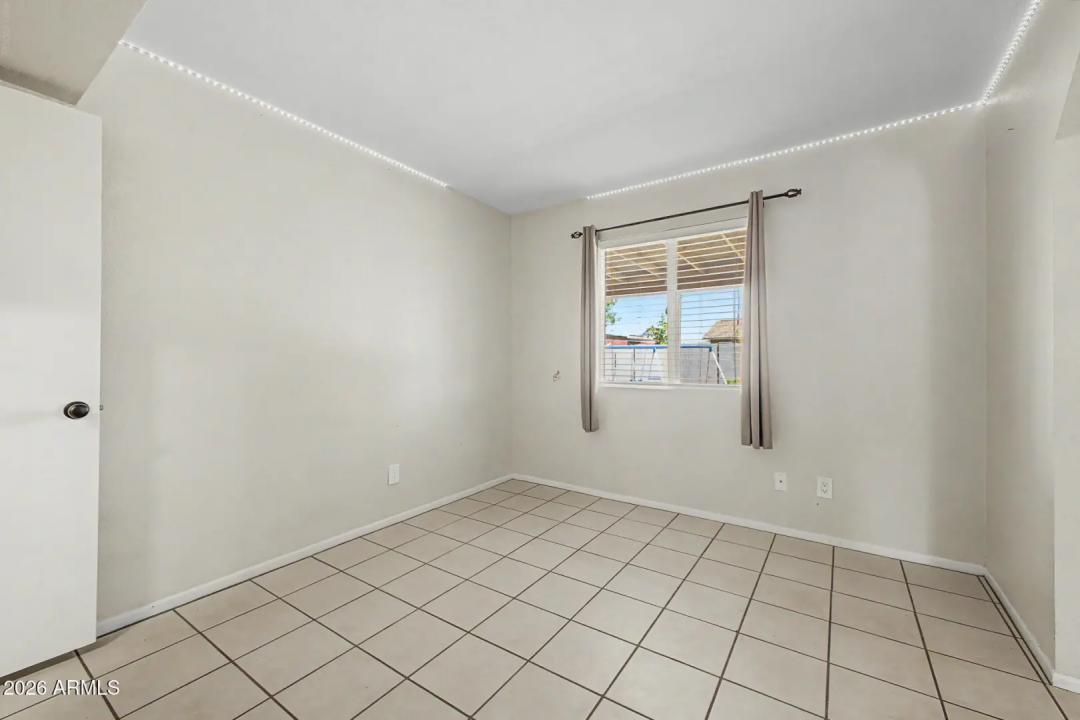 Real Estate Picture 11