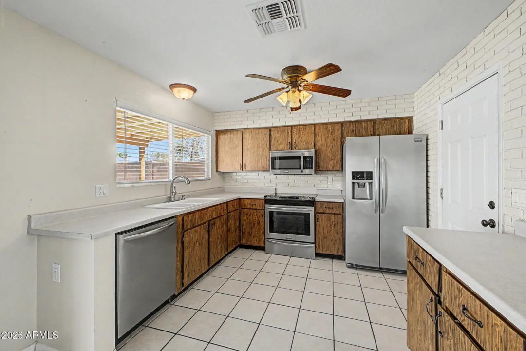 Real Estate Picture 14