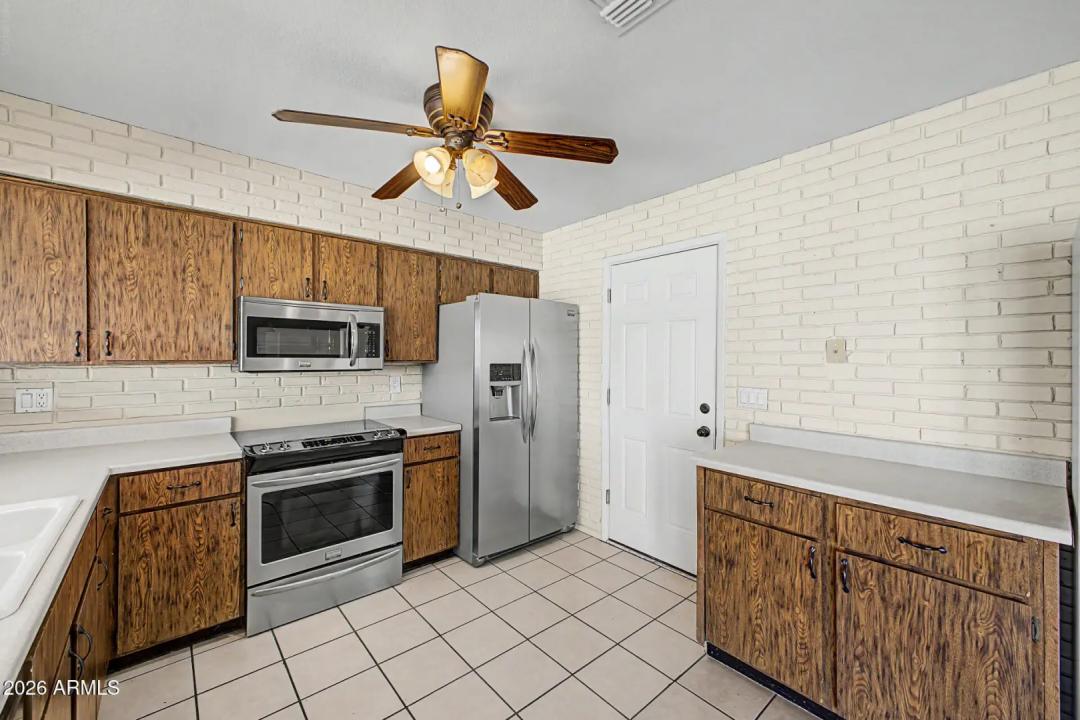 Real Estate Picture 15