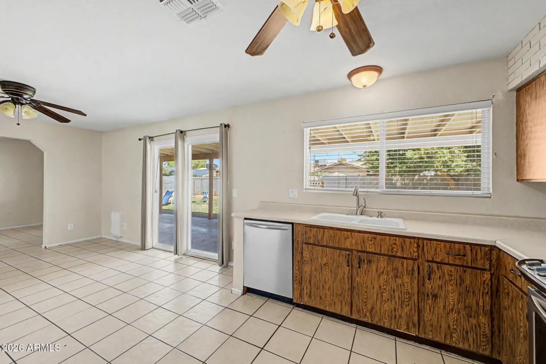 Real Estate Picture 16