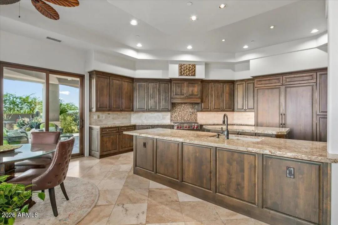 Real Estate Picture 11