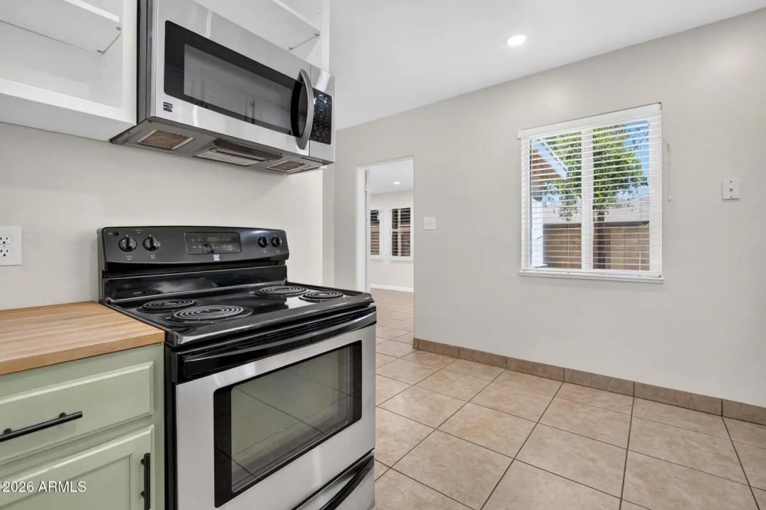 Real Estate Picture 9