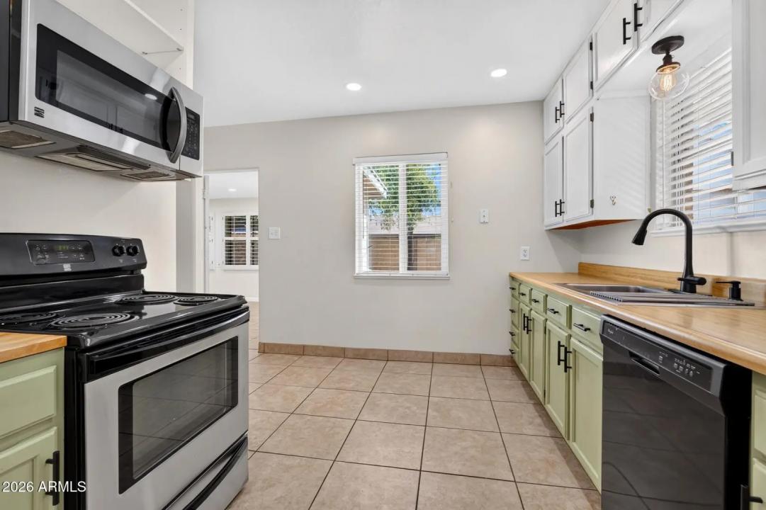 Real Estate Picture 10