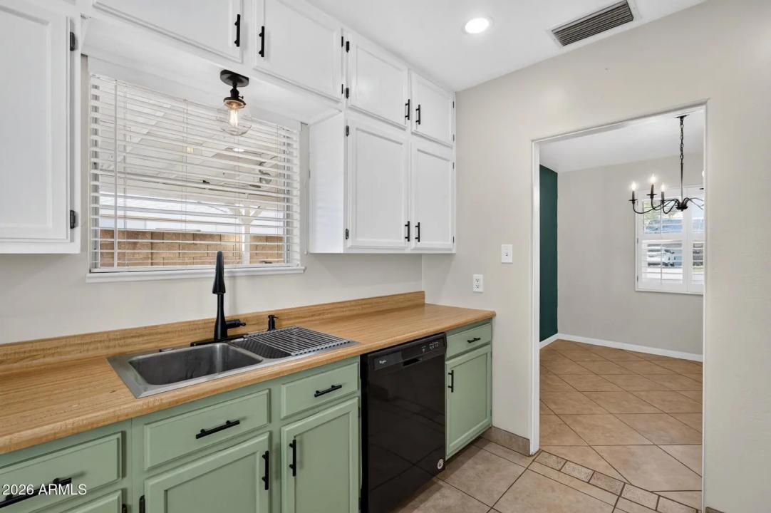Real Estate Picture 11