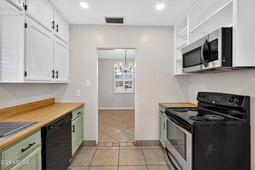 Real Estate Picture 12