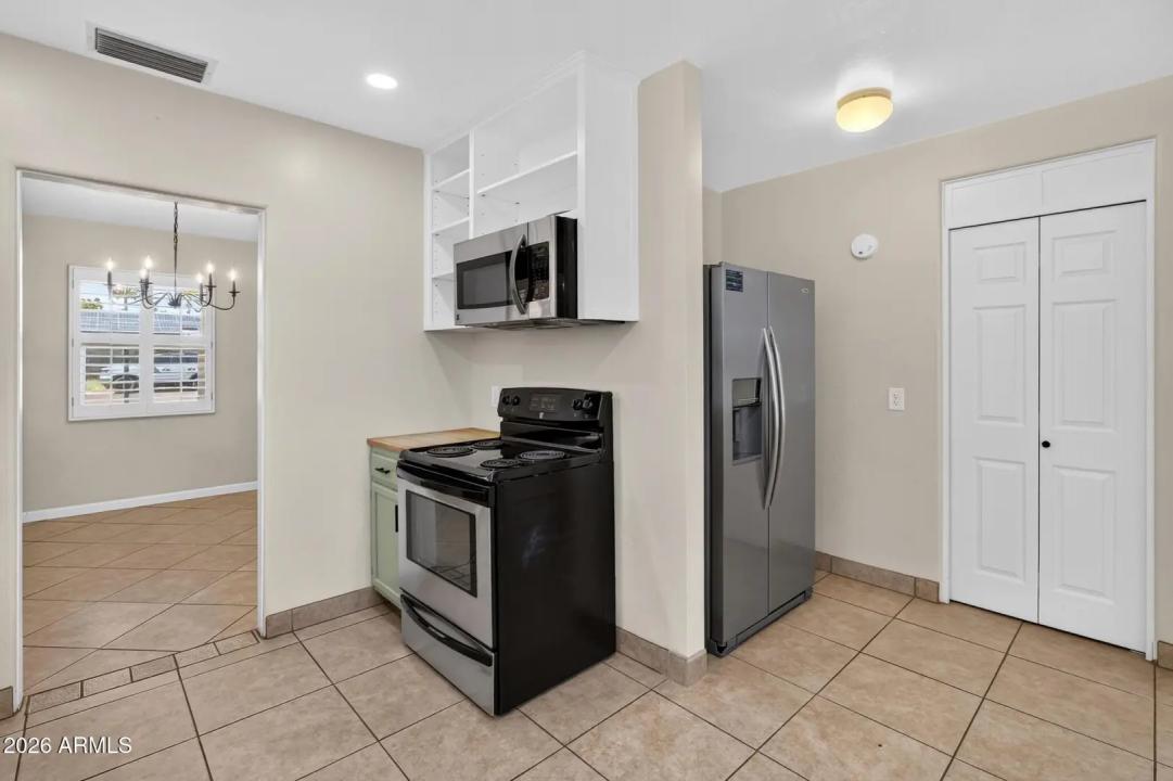 Real Estate Picture 13