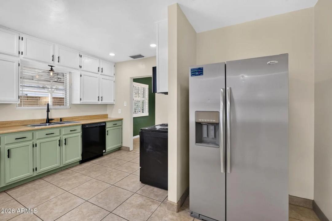 Real Estate Picture 14