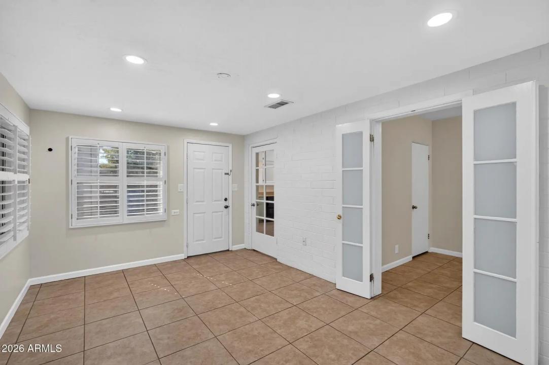 Real Estate Picture 17