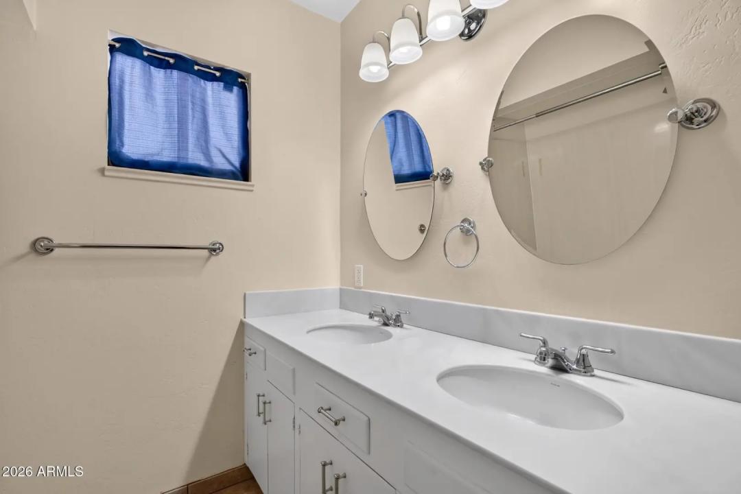 Real Estate Picture 30
