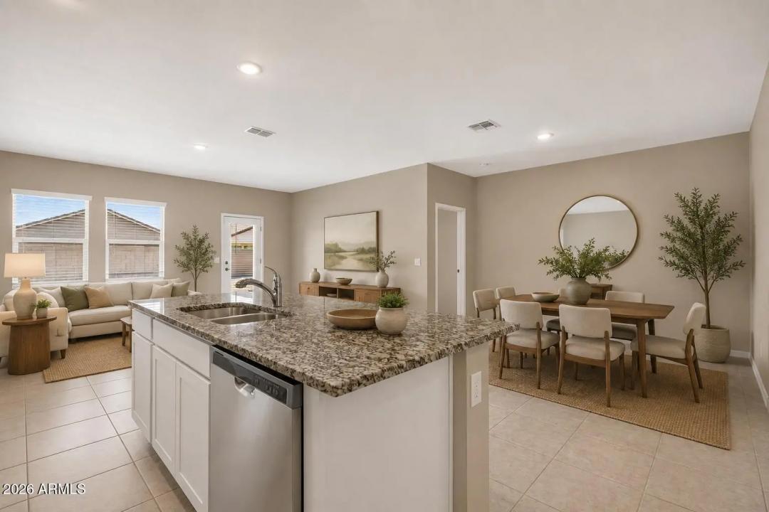 Real Estate Picture 4