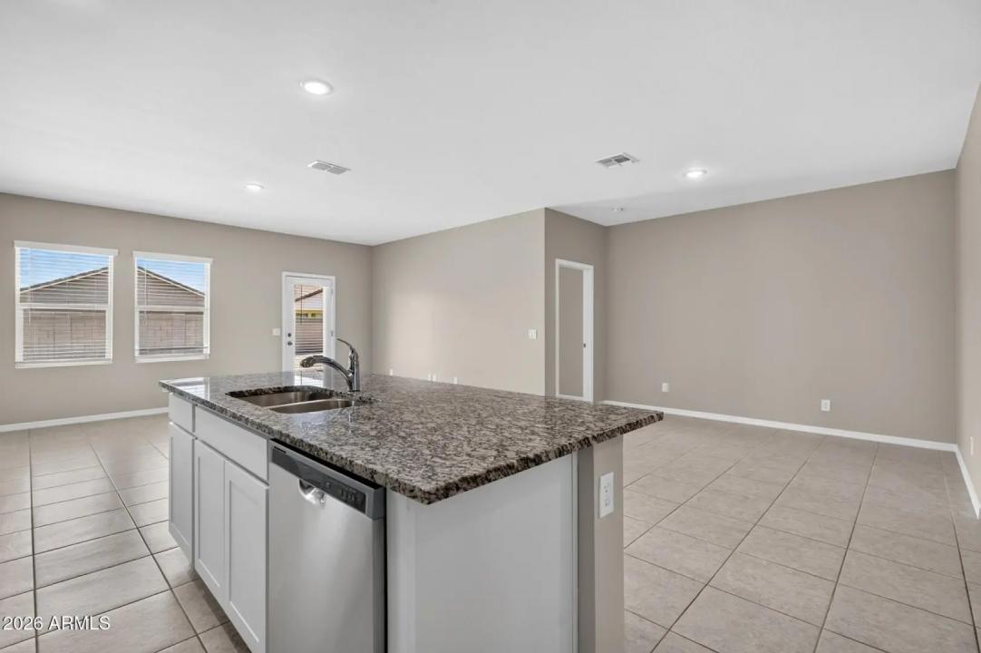 Real Estate Picture 5