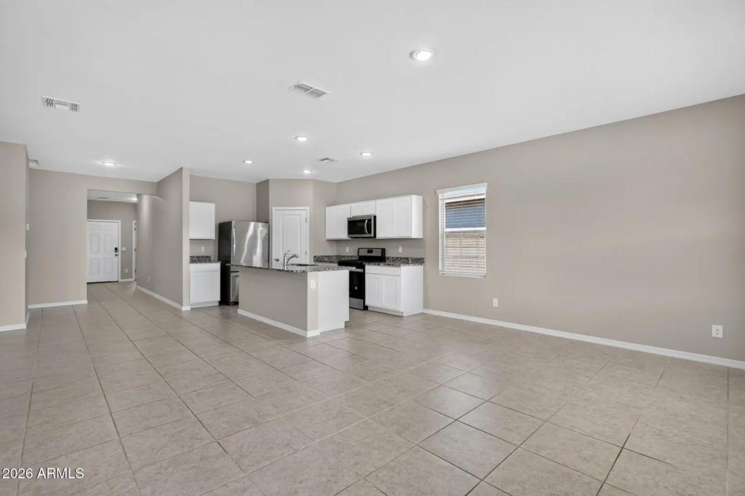 Real Estate Picture 3