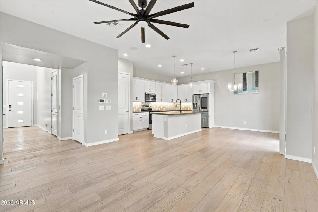Real Estate Picture 4
