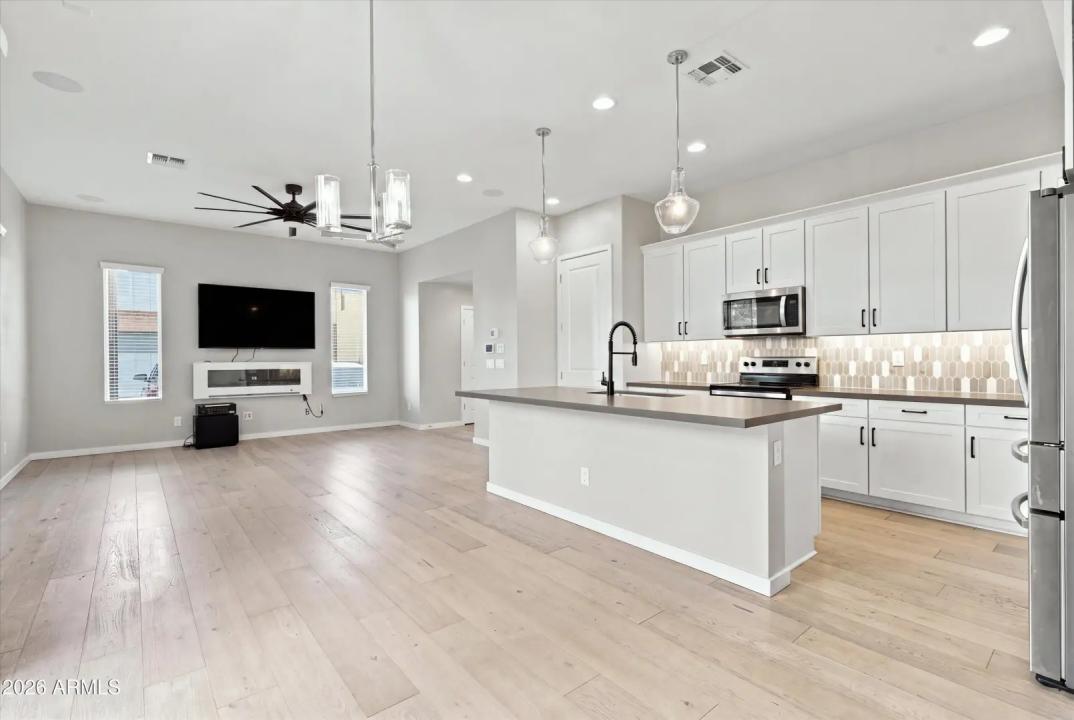 Real Estate Picture 5