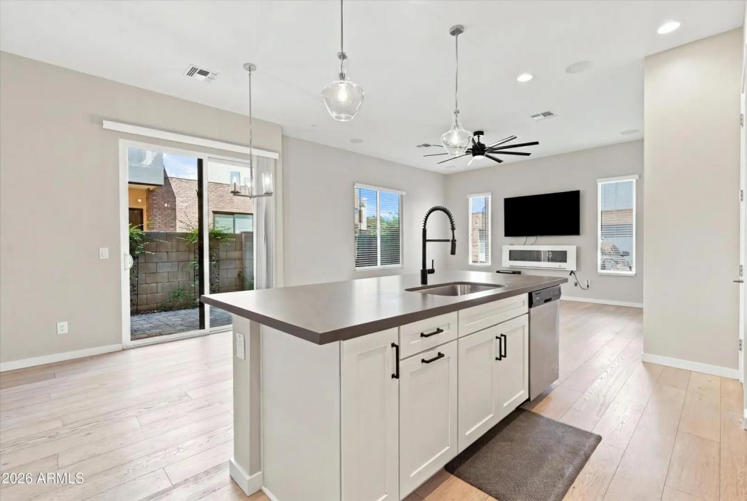 Real Estate Picture 6