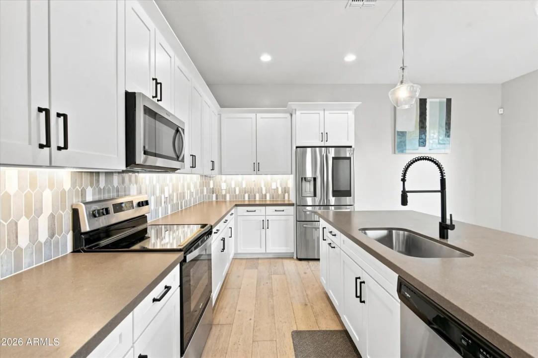 Real Estate Picture 7