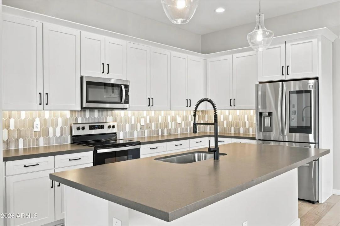 Real Estate Picture 8