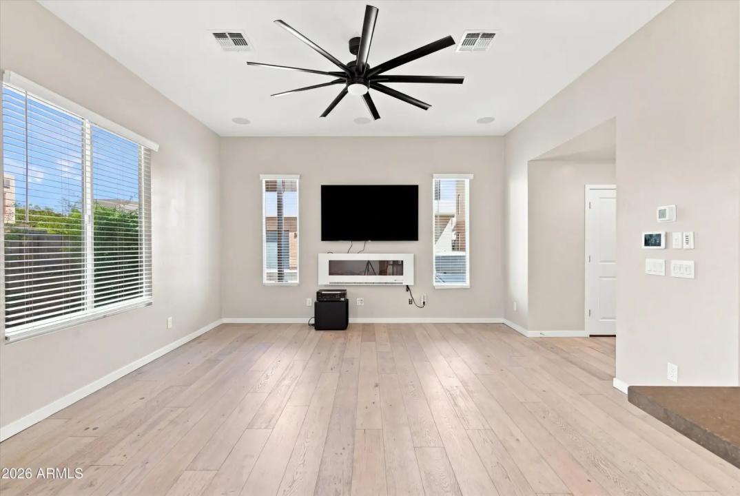 Real Estate Picture 10
