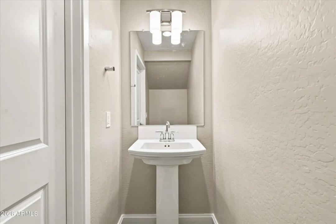 Real Estate Picture 11