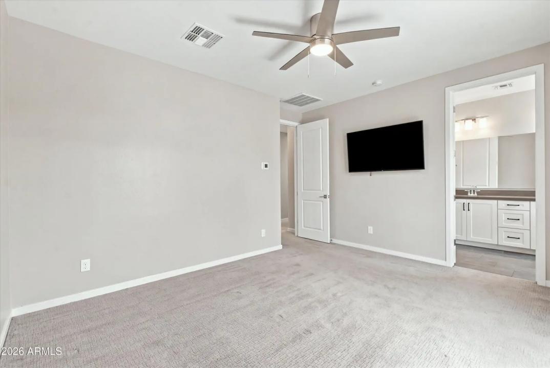 Real Estate Picture 15