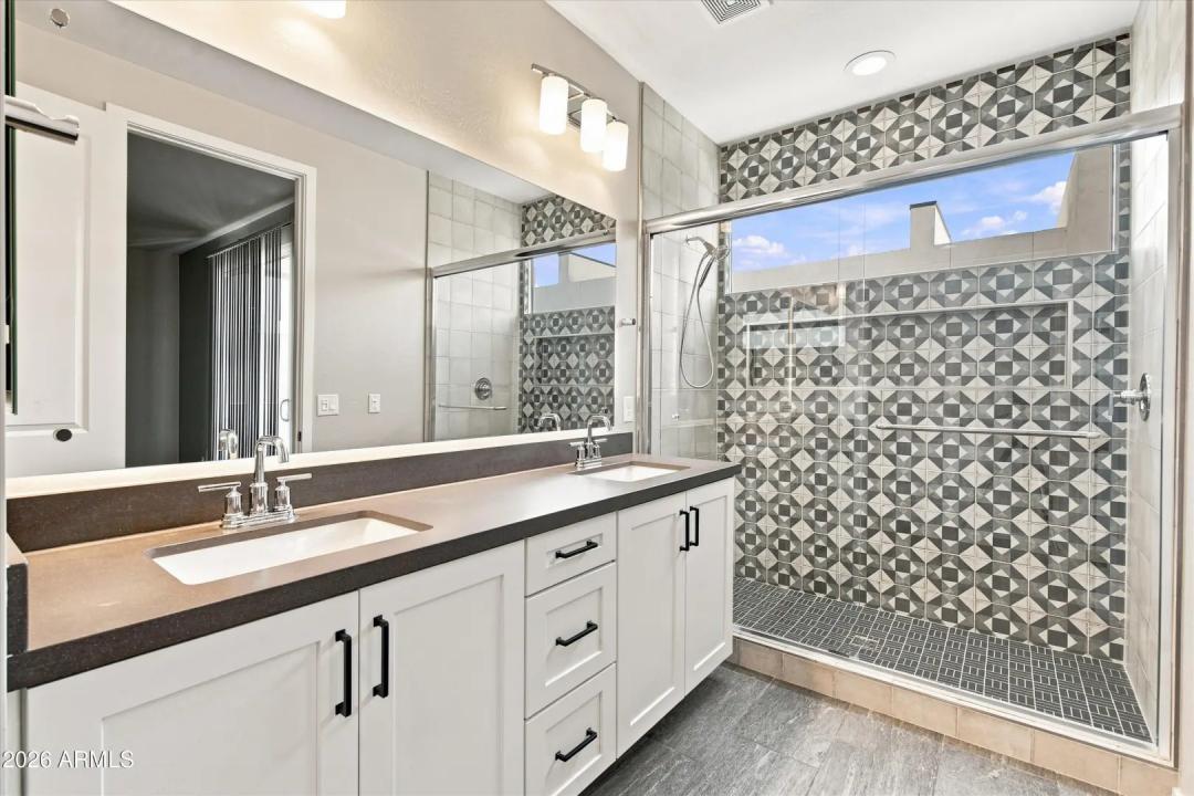 Real Estate Picture 17