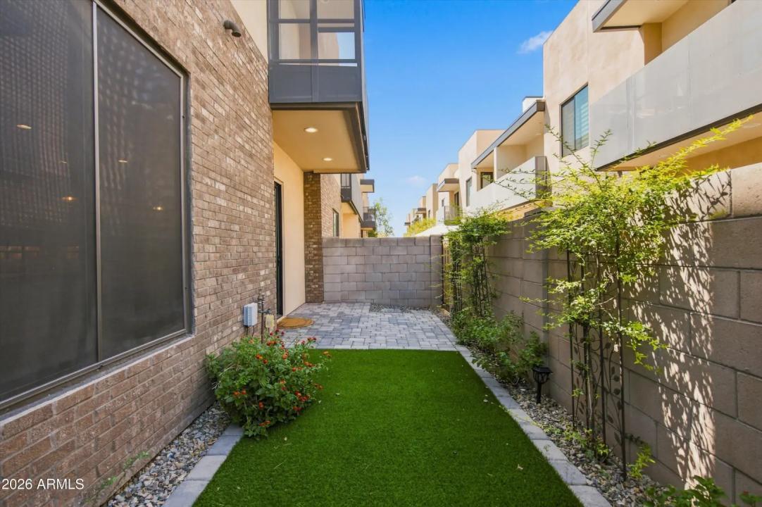 Real Estate Picture 28