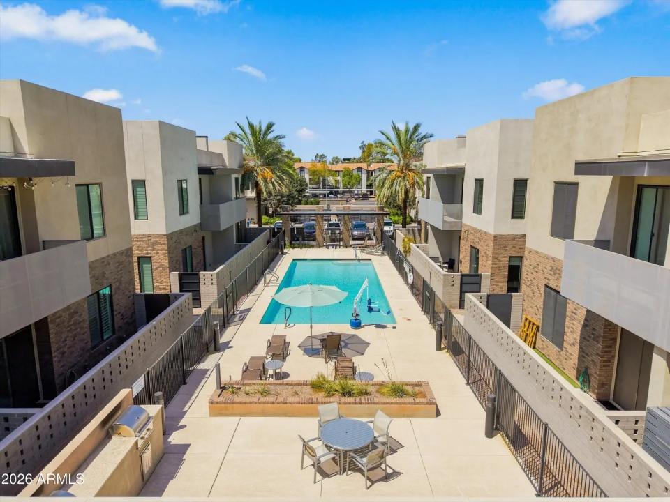 Real Estate Picture 30
