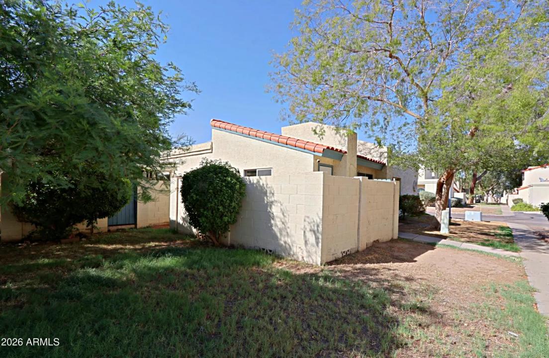Real Estate Picture 24