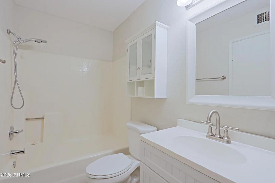 Real Estate Picture 12