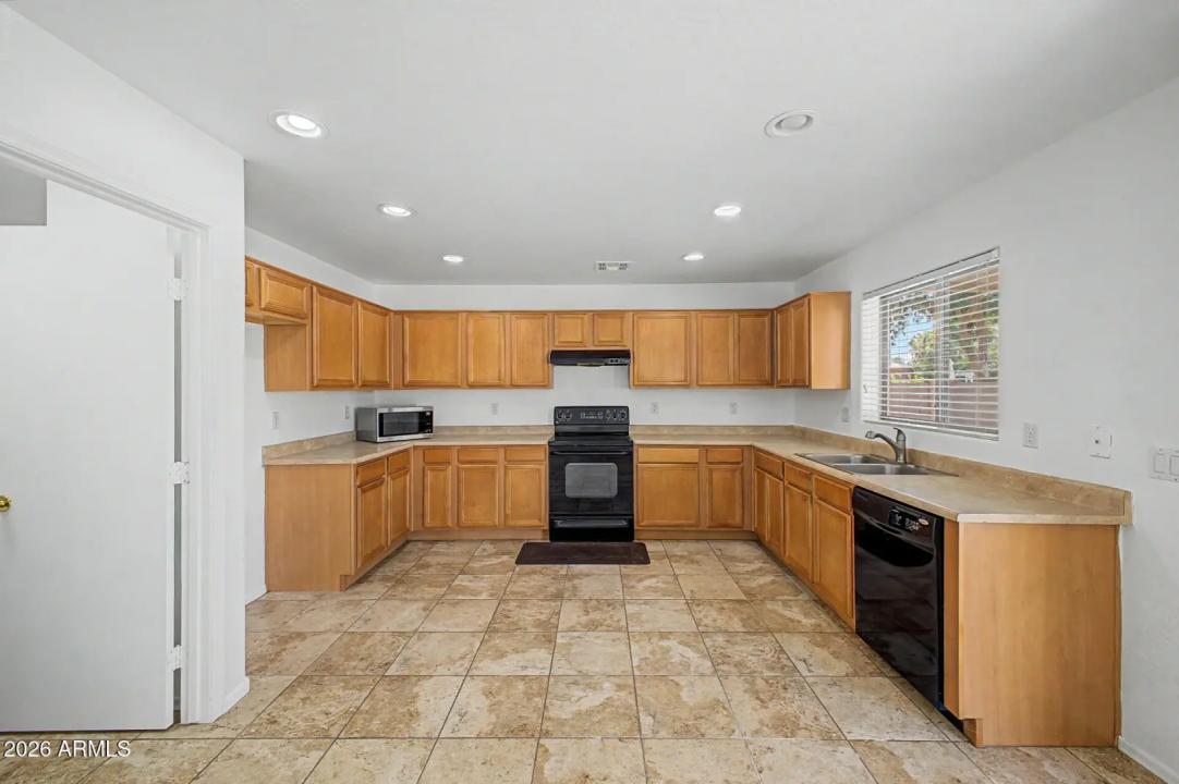 Real Estate Picture 8