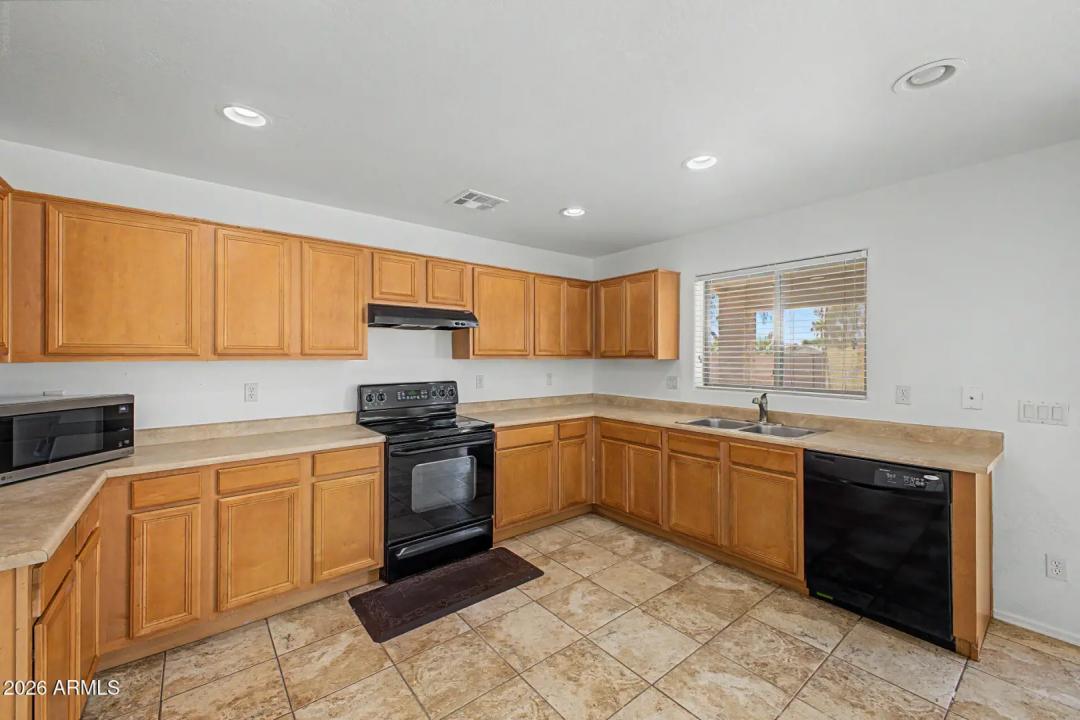 Real Estate Picture 9