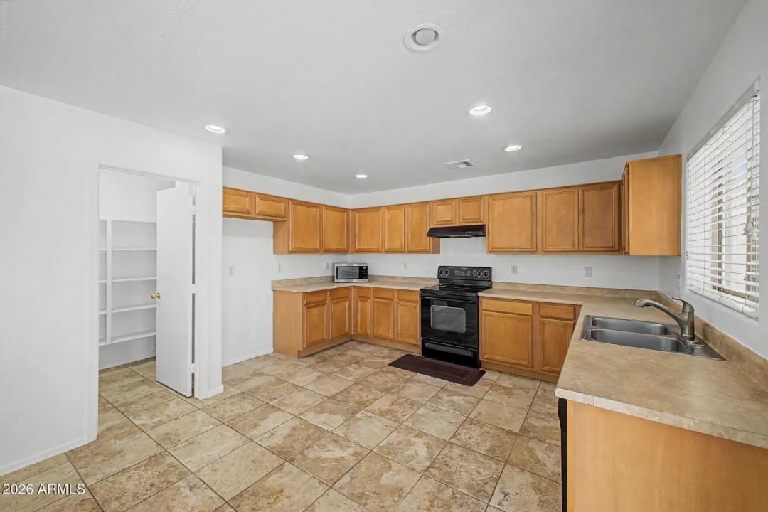 Real Estate Picture 10
