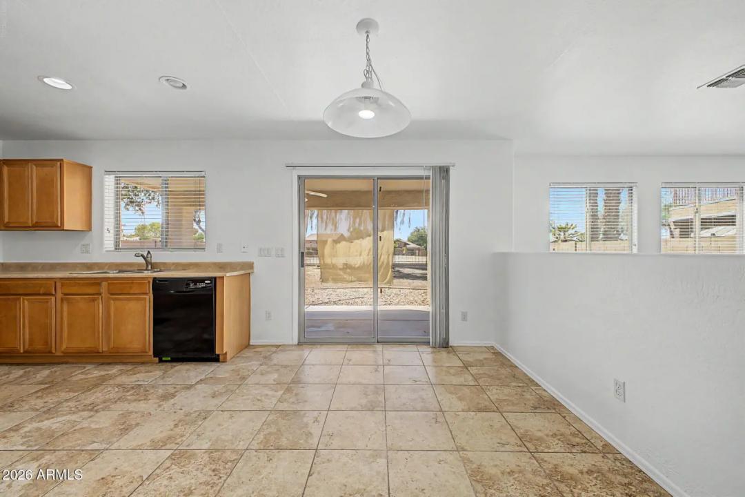 Real Estate Picture 12