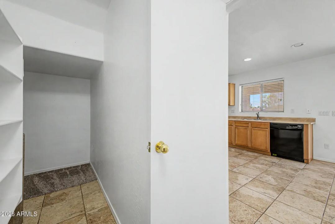 Real Estate Picture 14