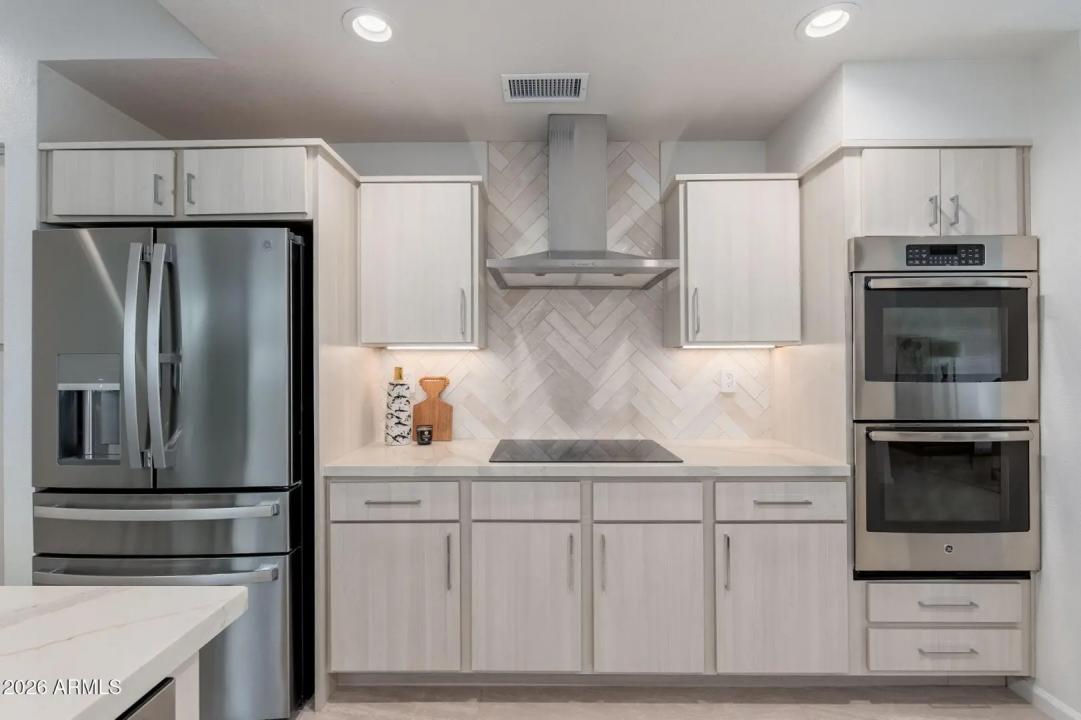 Real Estate Picture 9