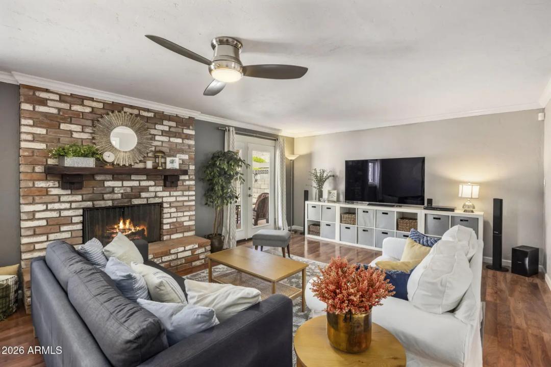 Real Estate Picture 11