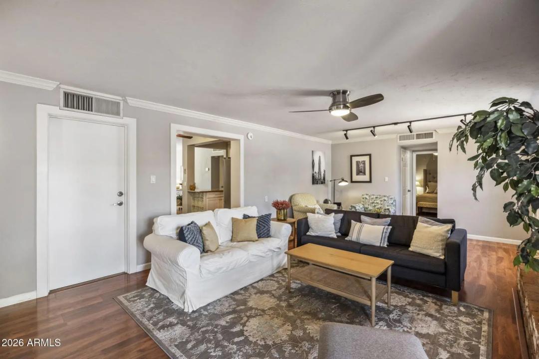 Real Estate Picture 12