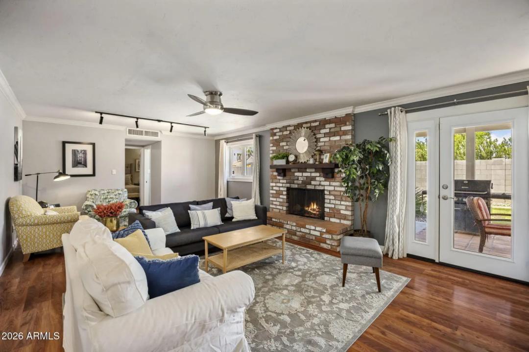 Real Estate Picture 9