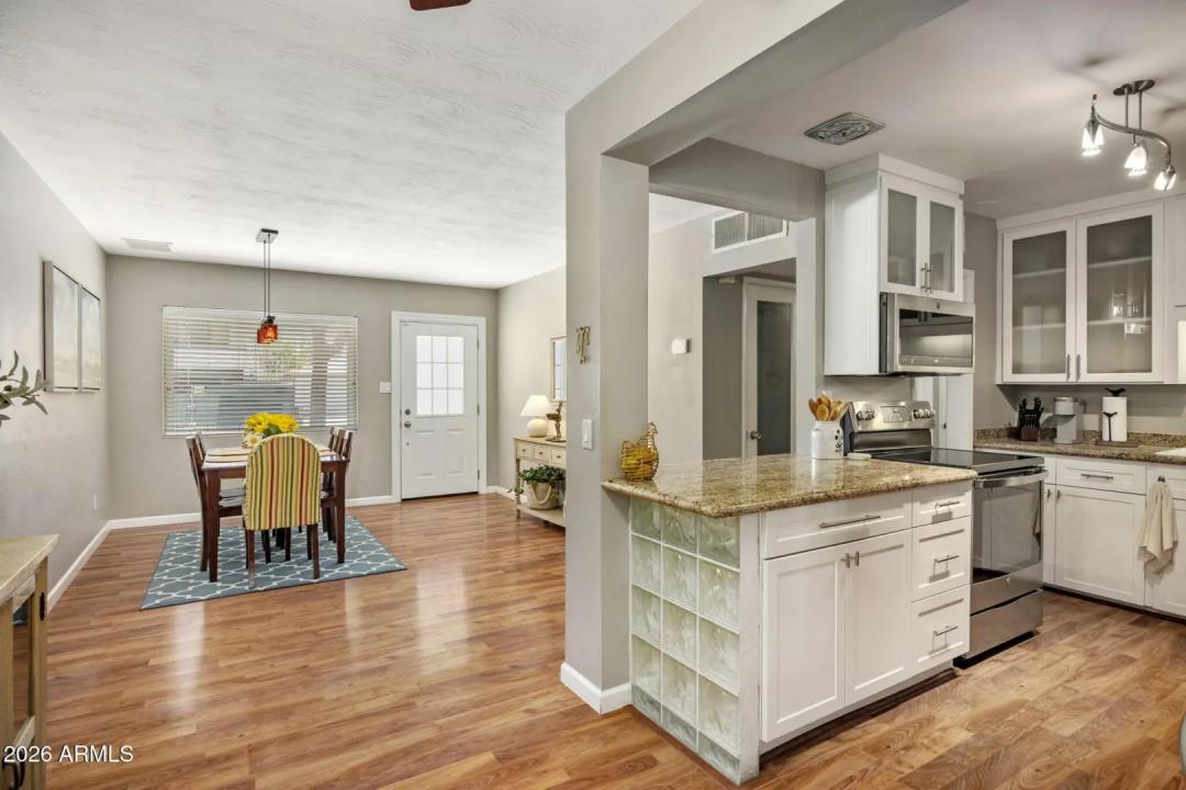 Real Estate Picture 3
