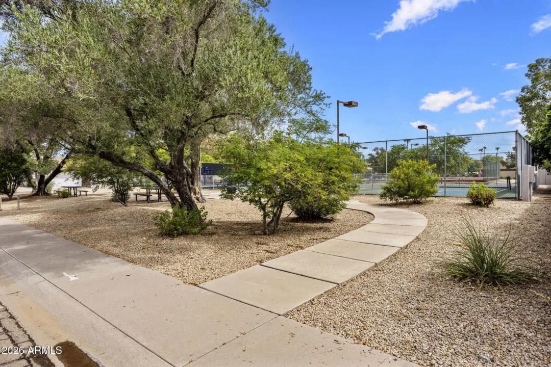 Real Estate Picture 24
