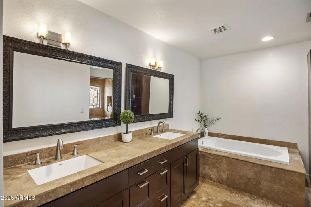 Real Estate Picture 18