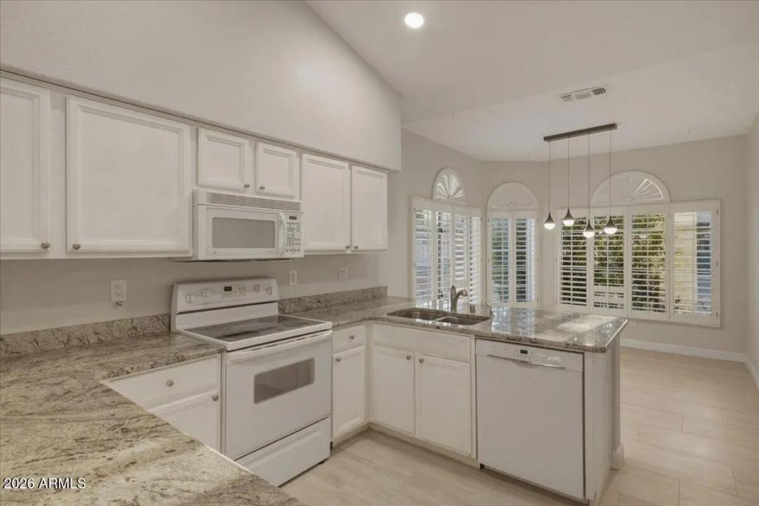 Real Estate Picture 14