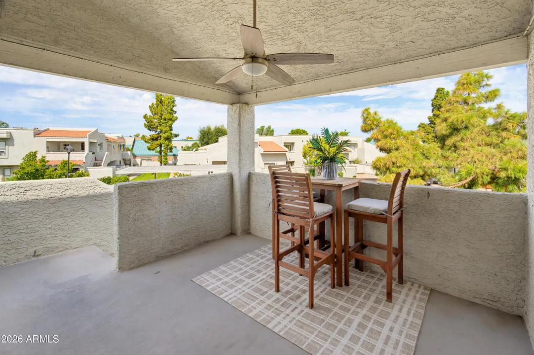 Real Estate Picture 3
