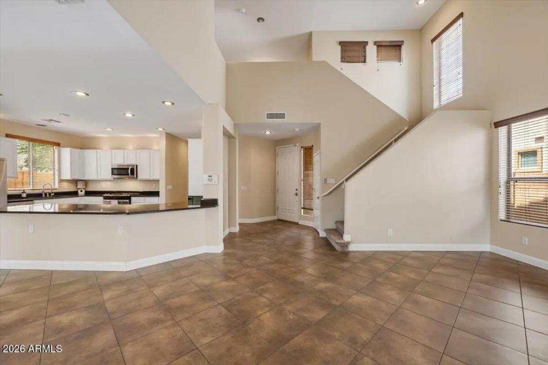 Real Estate Picture 4